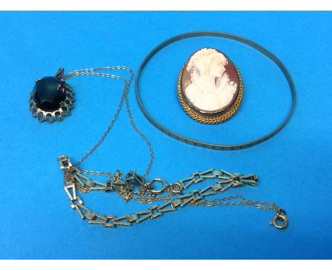 A 9ct gold bangle, bracelet, gold mounted cameo etc.