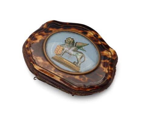 Victorian Tortoise shell purse depicting Venetian Lion Emblem. Leather lining with satin. 8cm x 6cm.  In good original antiqu