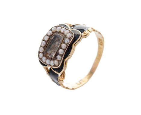 18ct gold Georgian mourning ring set pearls and enamelled decorating, hallmarks rubbed, 3.1 grams, size S.  