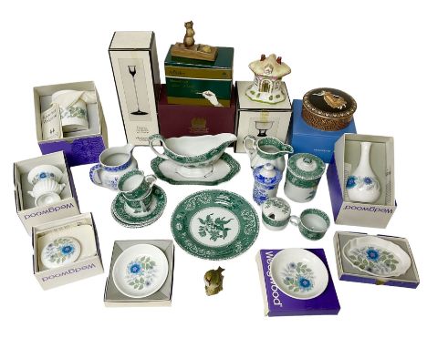 Spode Green Camilla pattern ceramics, together with a Wedgwood Etruscan Dance trinket box, Aynsley Mouse Trap figure, Coalpor