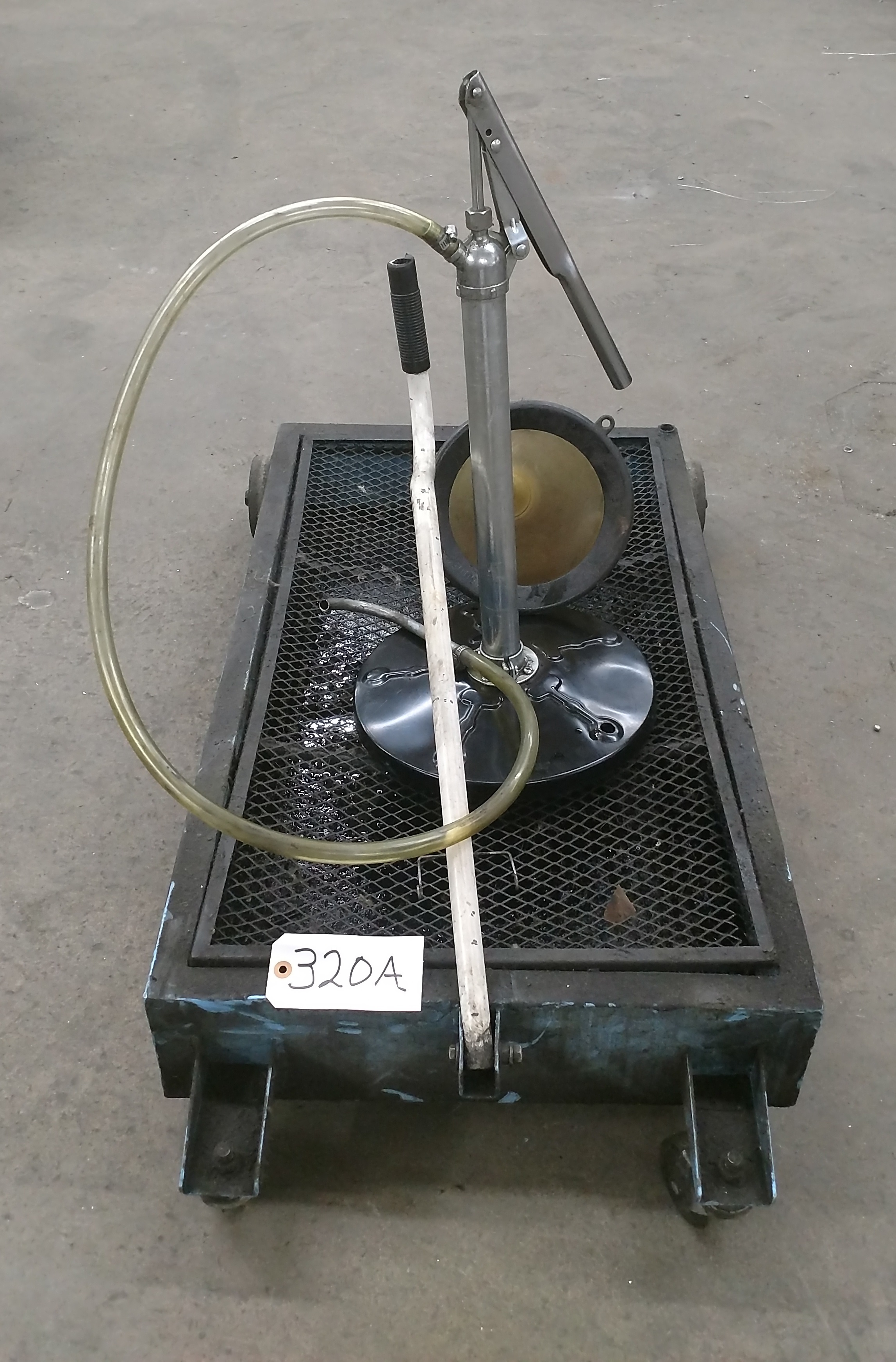5 Gallon Bucket of Oil and Grease Pump With Catch Tank