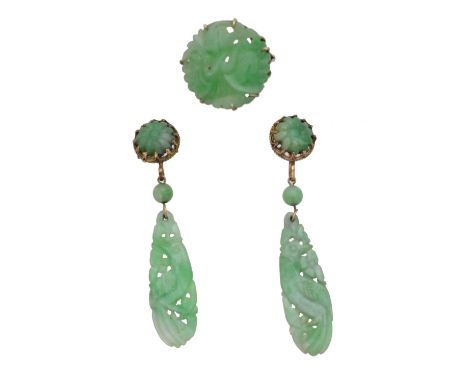 A selection of jade jewellery. To include a jade dress ring stamped 9k, and a jade pair of earrings with detachable drops, ri