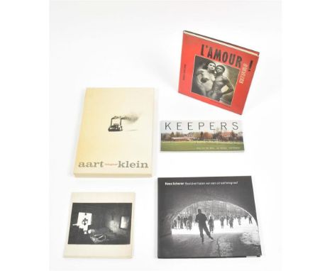 (1) Aart Klein fotograaf. Wit water, zwarte sneeuw. White water, black snow. Utrecht, Reflex, (1986). In orig. clamshell box.