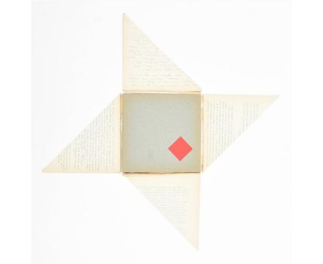 Een onleesbaar Kwadraat-blad. Hilversum, Steendrukkerij de Jong en Co, 1964. Original wrappers containing red and white sheet