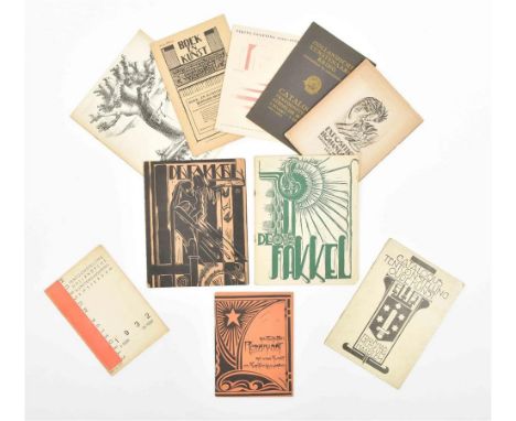 1900-1940. Small collection including (very) rare catalogues, some later/ earlier and other items. A few names: Arti et Amici