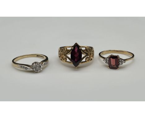 3x 9ct yellow gold dress rings, 1x marques shaped garnet ring size N, 1x garnet + diamond dress ring size P, 1x single solita