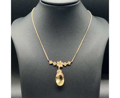 A 9ct yellow gold citrine pendant and chain, chain is 18 inches long, lovely large oval citrine stone, stone is 20mm x 12mm, 