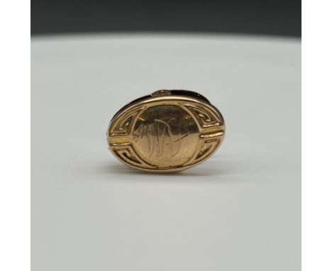 A 10ct yellow gold scarf or tie clip,
2.1 grams is weight approx,
16mm x 12mm
