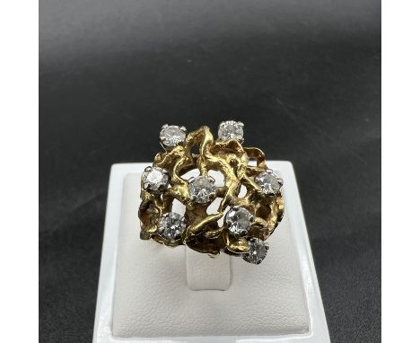 An 18ct yellow gold diamond ring,
12.45 grams in weight,
size M,
set with 8 diamonds,
approx 1ct in total,
fashion design rin