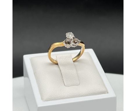 An 18ct yellow gold diamond dress ring,
2.9 grams in weight approx,
ring has only 1 diamond as 2 are missing,
approx 0.20ct,
