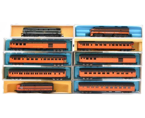 4x N gauge model railway Continental outline pantograph locomotives by Minitrix and Fleischmann. A DB Class 132 locomotive, 1