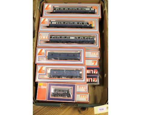 Lima OO model railway. 3x diesel railcars- GWR chocolate &amp; cream and 2 BR- in Carmine &amp; Cream and Brunswick Green. Pl