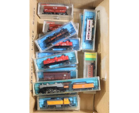 21x N gauge model railway American outline items by Fleischmann, Atlas, Minitrix and Rivarossi. Including a Milwaukee Road 4-