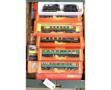 Hornby Railways/Tri-ang Hornby items. 2x tender locomotives - B.R. Britannia Class 4-6-2 Robert Burns RN70006. (R.242). Plus 