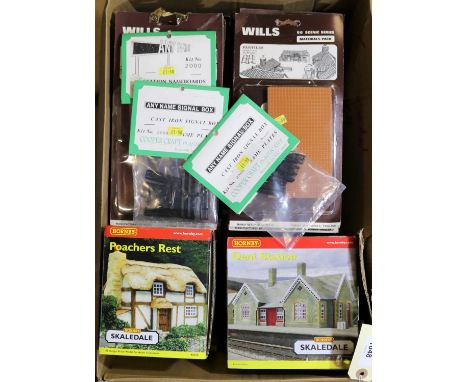6 Hornby Skaledale etc. Old Green Cottage R.8518. The Old School House R.8517. 2x Poachers Rest R.8500. Station Building R.86