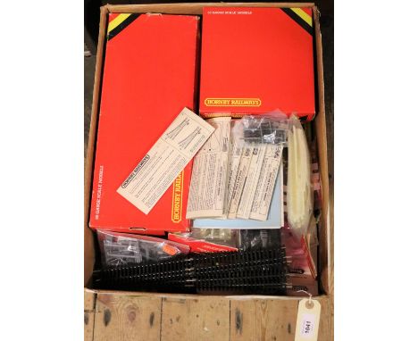 Hornby/Tri-ang Hornby Accessories. An Operating Ore Wagon set (R.404). Large Station Set (R.459). An Operating Turntable Set 