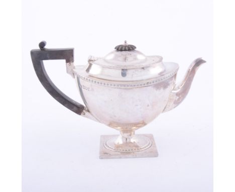 George III style silver urn-shape teapot, Haseler Bros., London 1900, shouldered form, rectangular base, ebonised finial, com