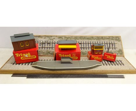 Tri-ang OO Gauge Complete Station Set, Signal Box, Water Crane and Engine Shed, two Peco Streamline track and two display tra