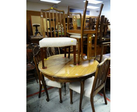 A GOOD VINTAGE LIGHT OAK CIRCULAR EXTENDING DINING TABLE with shaped legs, together with 3 + 2 dining chairs (not matching)