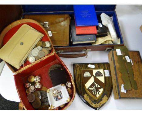 A VINTAGE LEATHER EQUESTRIAN COLLAR BOX containing various regimental buttons, a purse of coinage, together with a Masonic ca