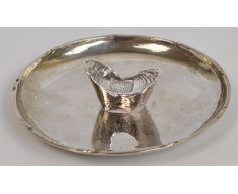 Chinese Export silver circular pin dish centred with an ingot with seal mark, Zee Sung, Shanghai, first half of 20th century,