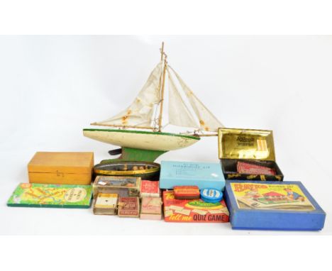 A collection of boxed games including Bayko building set, a set of Staunton chess pieces, a set of draughtsmen, a boxed stude