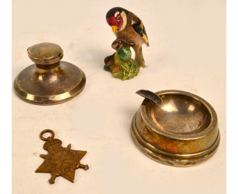 A George V hallmarked silver capstan inkwell, Napper & Davenport, Birmingham 1919 (hinge af), and a silver circular loaded as