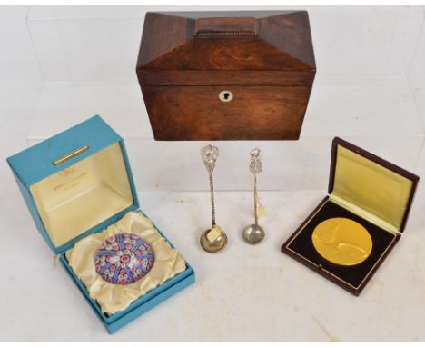 A Victorian rosewood tea caddy (lacking interior), a boxed Strathearn paperweight, two Peruvian spoons and a cased Iraqi Sadd
