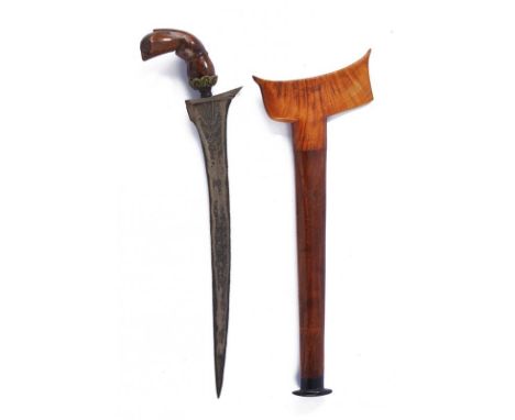 dating: First half of the 20th Century provenance: Sulawesi, Straight double-edged blade, in fine pamor. Wooden ukiran, chise