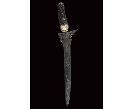 dating: 16th - 19th Century provenance: Giava, Thin, double-edged blade made of pamor, carved with stylized base at the base 