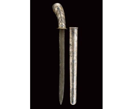 dating: 17th/19th Century provenance: Giava, Single-edged blade, made of fine Sulawesi pamor (17th/18th century). Hilt with s