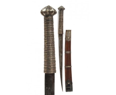 dating: 19th Century provenance: Burma, Strong, slightly-curved, single-edged blade with long, sharp tip, segments with fulle