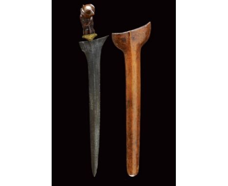 dating: 19th Century provenance: Giava, Strong, double-edged blade ribbed at the center and with enlarged base. Sculpted, woo