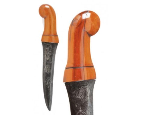 dating: 18th/19th Century provenance: Giava, Wide, double-edged blade made of fine pamor tepeng (with magic symbols); hilt ma