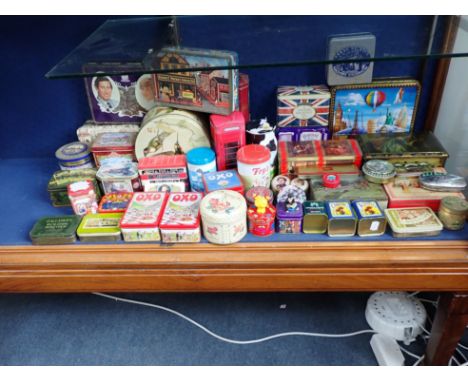 A COLLECTION OF VINTAGE TINS 