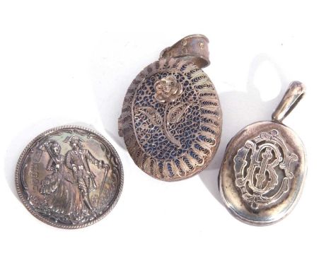Mixed Lot: vintage white metal filigree hinged locket, a silver button hallmarked London 1901, together with an oval metal hi
