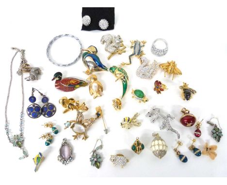 Mixed Lot of mainly costume animal brooches including a parrot, swan, lizard, etc together with various enamel pendants, earr
