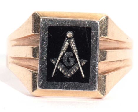 Masonic ring, the rectangular black onyx panel with a letter 'G' between a compass and ruler, raised between engraved shoulde