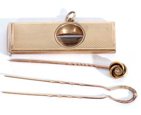 Mixed Lot: 9ct gold framed cigar cutter with engine turned decoration back and front, 5 x 1.5cm, Birmingham 1970, together wi
