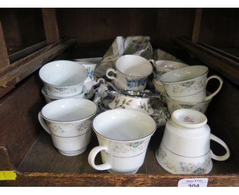 A Royal Kent blue floral pattern part tea service, a modern Chinese part tea service and a Midwinter Stylecraft tea strainer