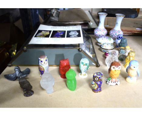 Collection of fifteen Franklin Mint owls, together with two hand-painted Limoges vases, three Limoges porcelain egg trinket b