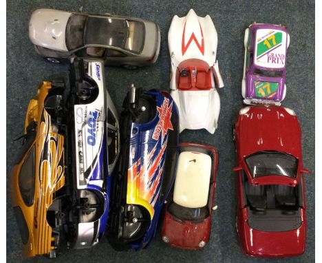 A box containing 1:18 scale and other model cars. Est. £20 - £30.