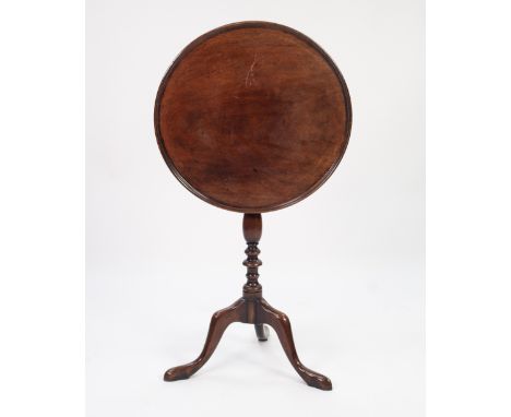 GEORGE III MAHOGANY SNAP TOP TRIPOD OCCASIONAL TABLE, the circular top with raised moulded border, set above a slender vase s