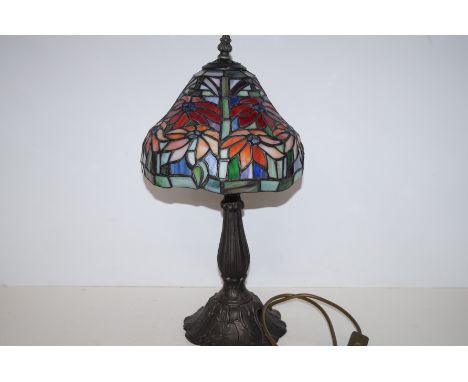 Tiffany style table lamp with leaded glass shade, height 47cm 