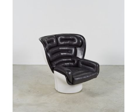 JOE COLOMBO (1930-1971)Fauteuil EldaCréation en 1963Edition ComfortFibre de verre et cuirH: 93 cm. (36.1/2 in.); L: 96 cm. (3