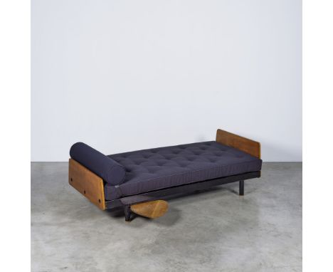 JEAN PROUVÉ (1901-1984)Lit de repos S.C.A.L. n. 450 à tablette pivotante créée par Charlotte PerriandCréation en 1953Edition 