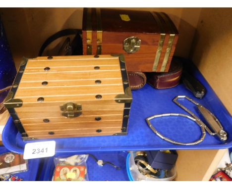 A Kodak box camera, studs case, two wooden storage boxes, penknives, etc. (1 tray) 