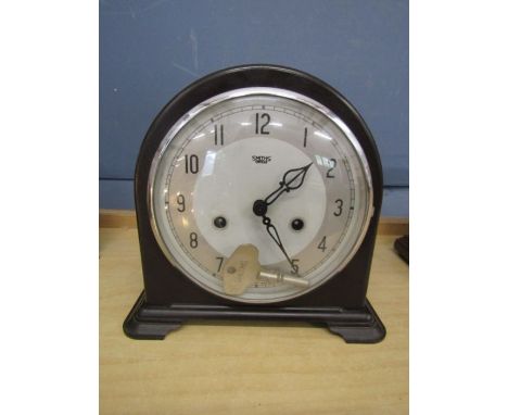 Smiths Enfield Bakelite mantle clock with key