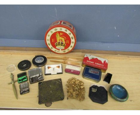 Collectors lot to include vintage tins, fountain pen nibs, tape measures and sewing equipment etc&nbsp;