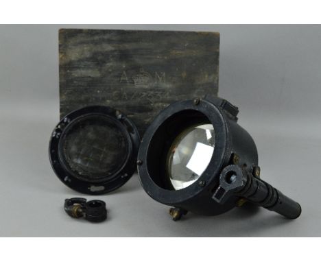 A BOXED WWII ERA ALDIS 5A/760 SIGNALLING LAMP, front glass lens cover is detached but is present with fittings and it looks a